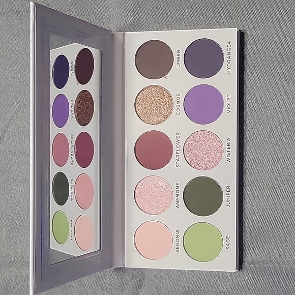 Ace Beaute Makeup New Ace Beaute Violet Sage Eyeshadow Palette